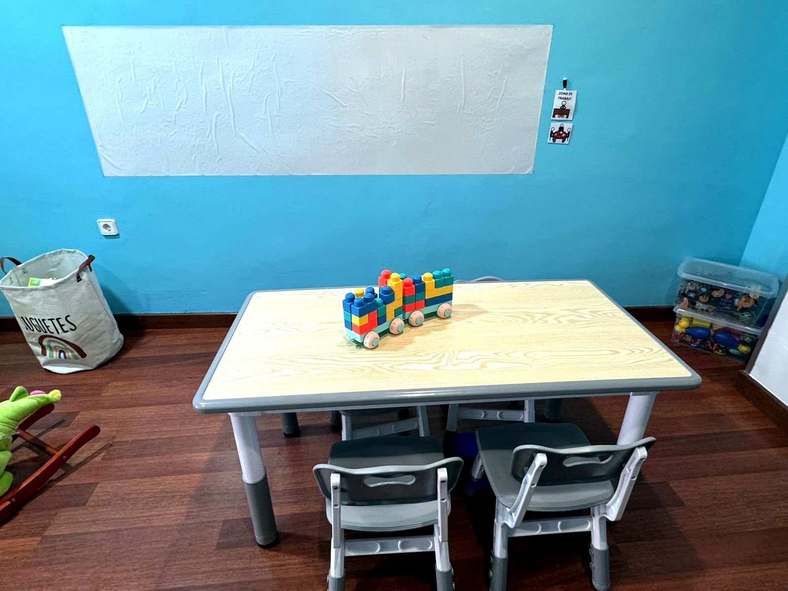 Zona de trabajo y manualidades de RizoTEA